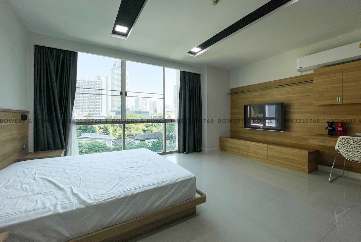 Spacious 2 Bedroom Condo for Rent in Phra Khanong – Pet Friendly, Near BTS