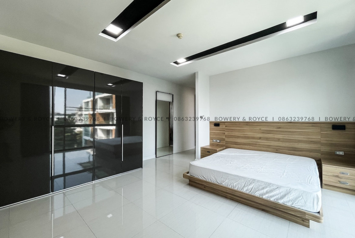 Spacious 2 Bedroom Condo for Rent in Phra Khanong – Pet Friendly, Near BTS