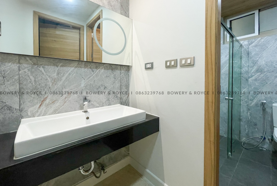 Spacious 2 Bedroom Condo for Rent in Phra Khanong – Pet Friendly, Near BTS