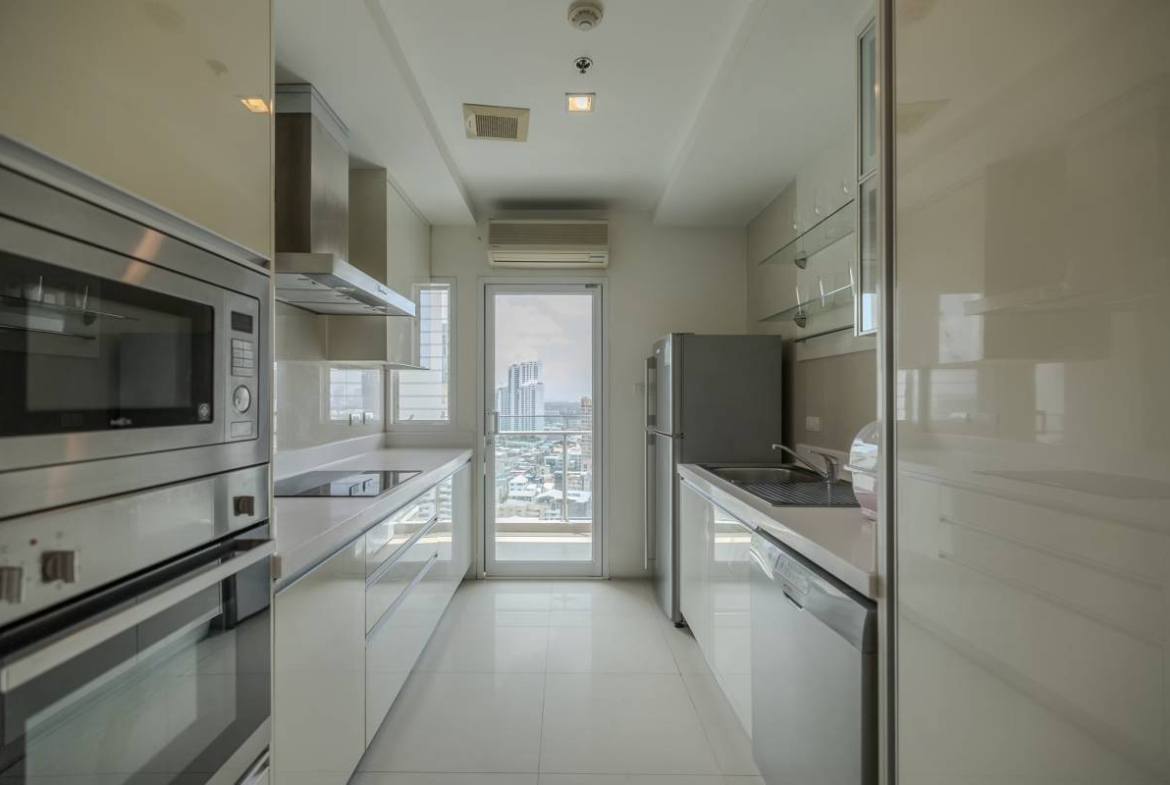 Spacious Two-Bedroom Pet-Friendly Apartment for Rent in Phrom Phong