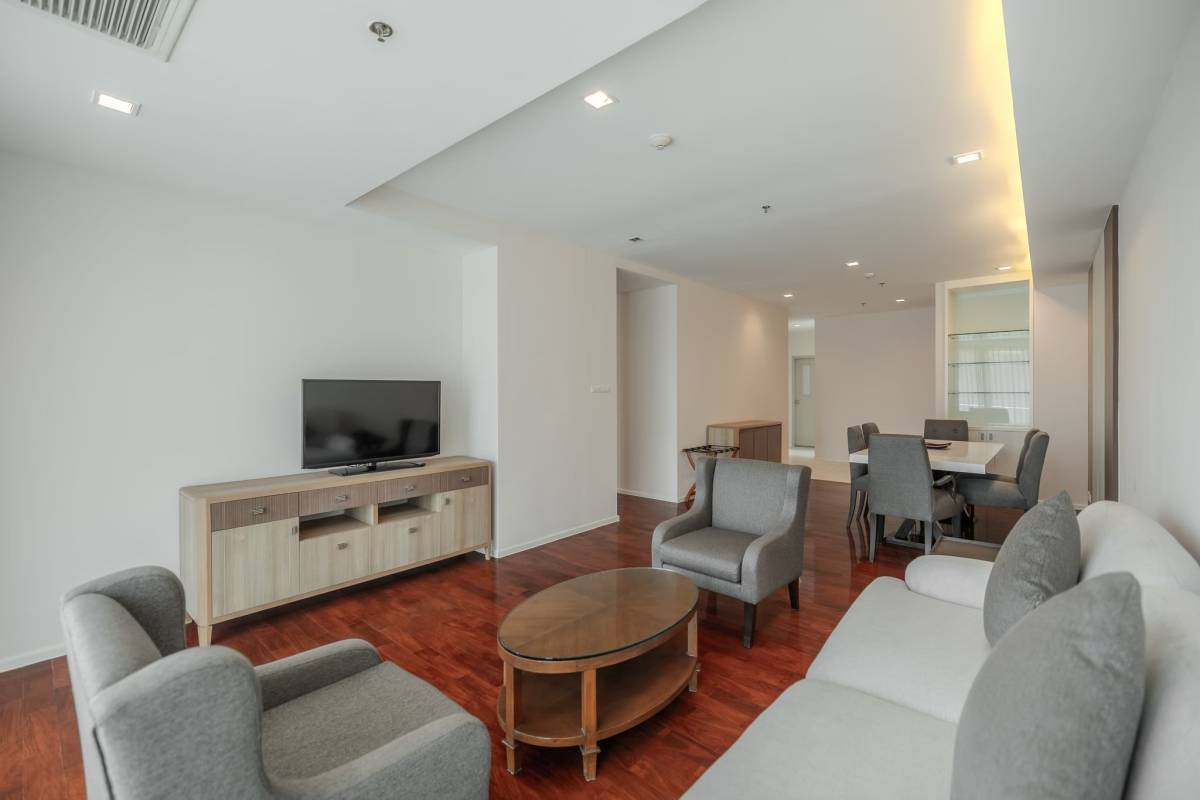 Spacious Two-Bedroom Pet-Friendly Apartment for Rent in Phrom Phong