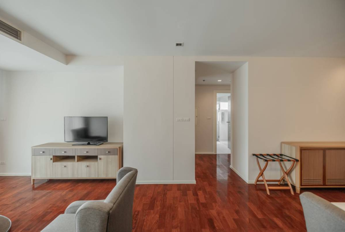 Spacious Two-Bedroom Pet-Friendly Apartment for Rent in Phrom Phong