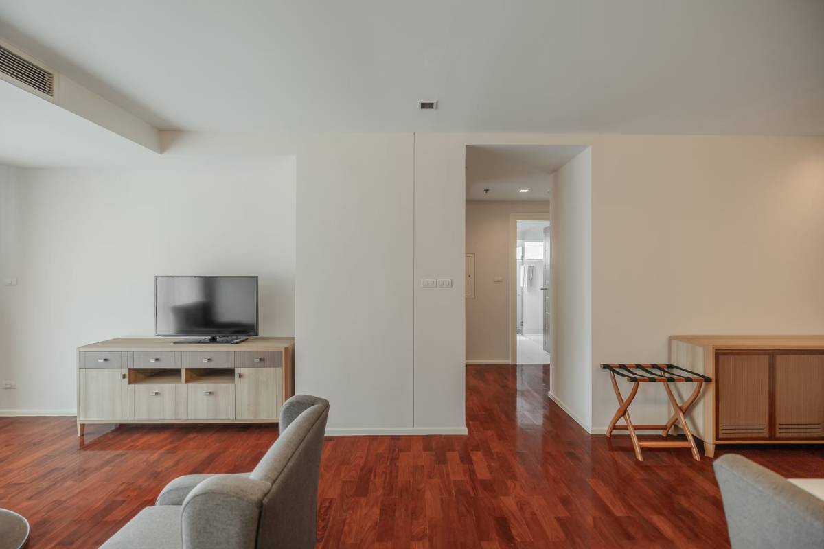 Spacious Two-Bedroom Pet-Friendly Apartment for Rent in Phrom Phong