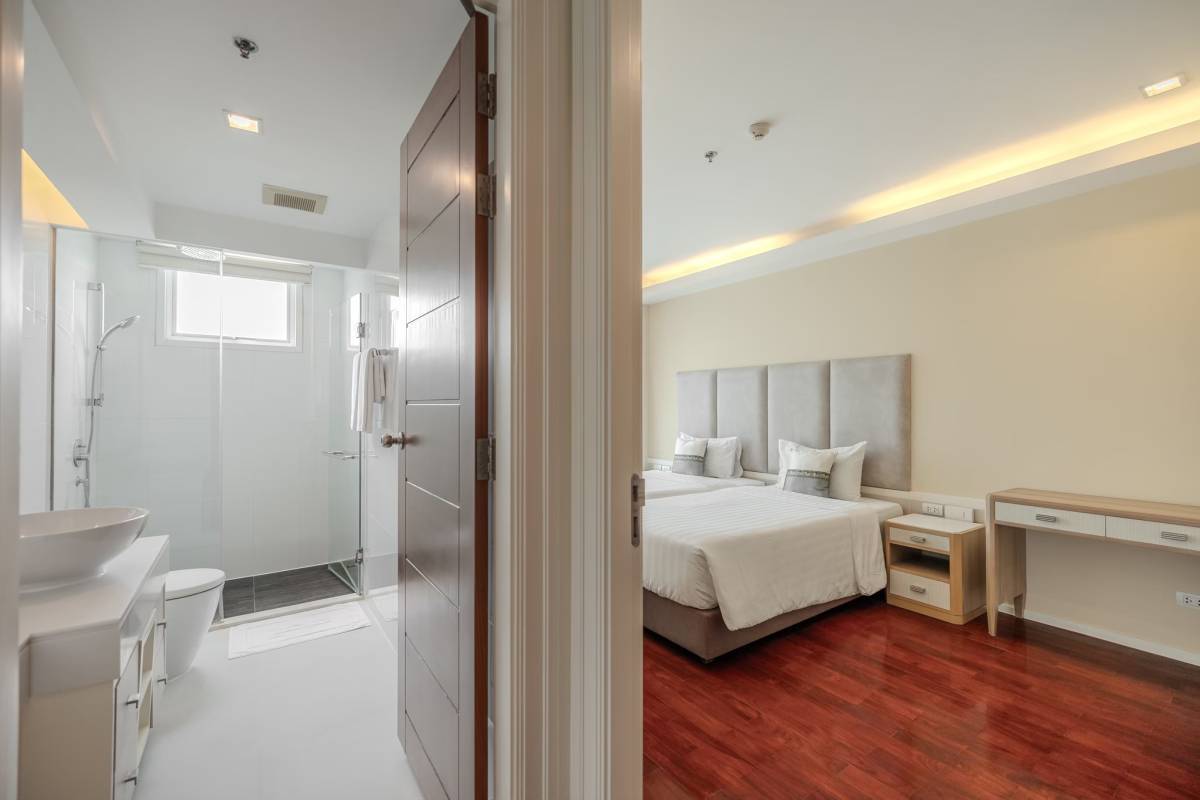 Spacious Two-Bedroom Pet-Friendly Apartment for Rent in Phrom Phong