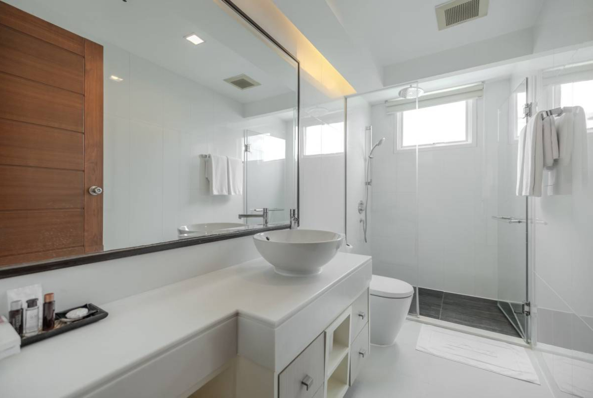 Spacious Two-Bedroom Pet-Friendly Apartment for Rent in Phrom Phong