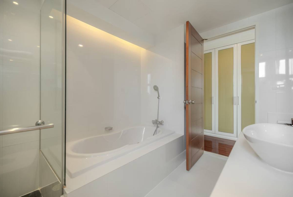 Spacious Two-Bedroom Pet-Friendly Apartment for Rent in Phrom Phong