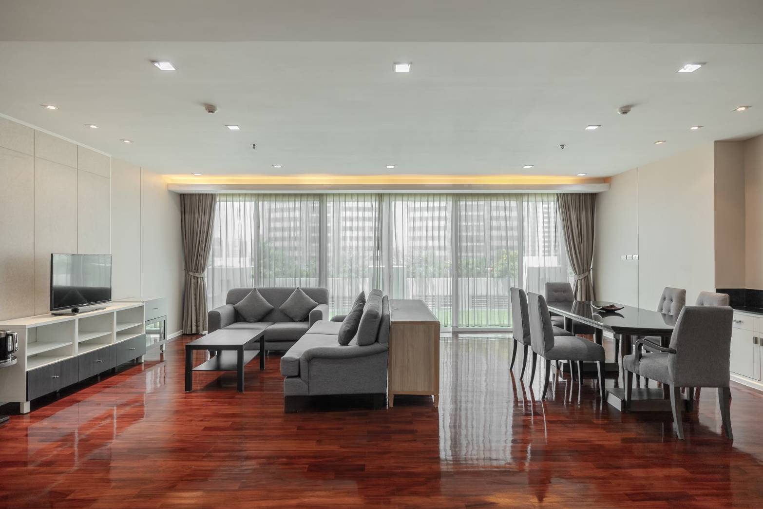 Spacious Three-Bedroom Pet Friendly with Terrace for Rent in Phrom Phong