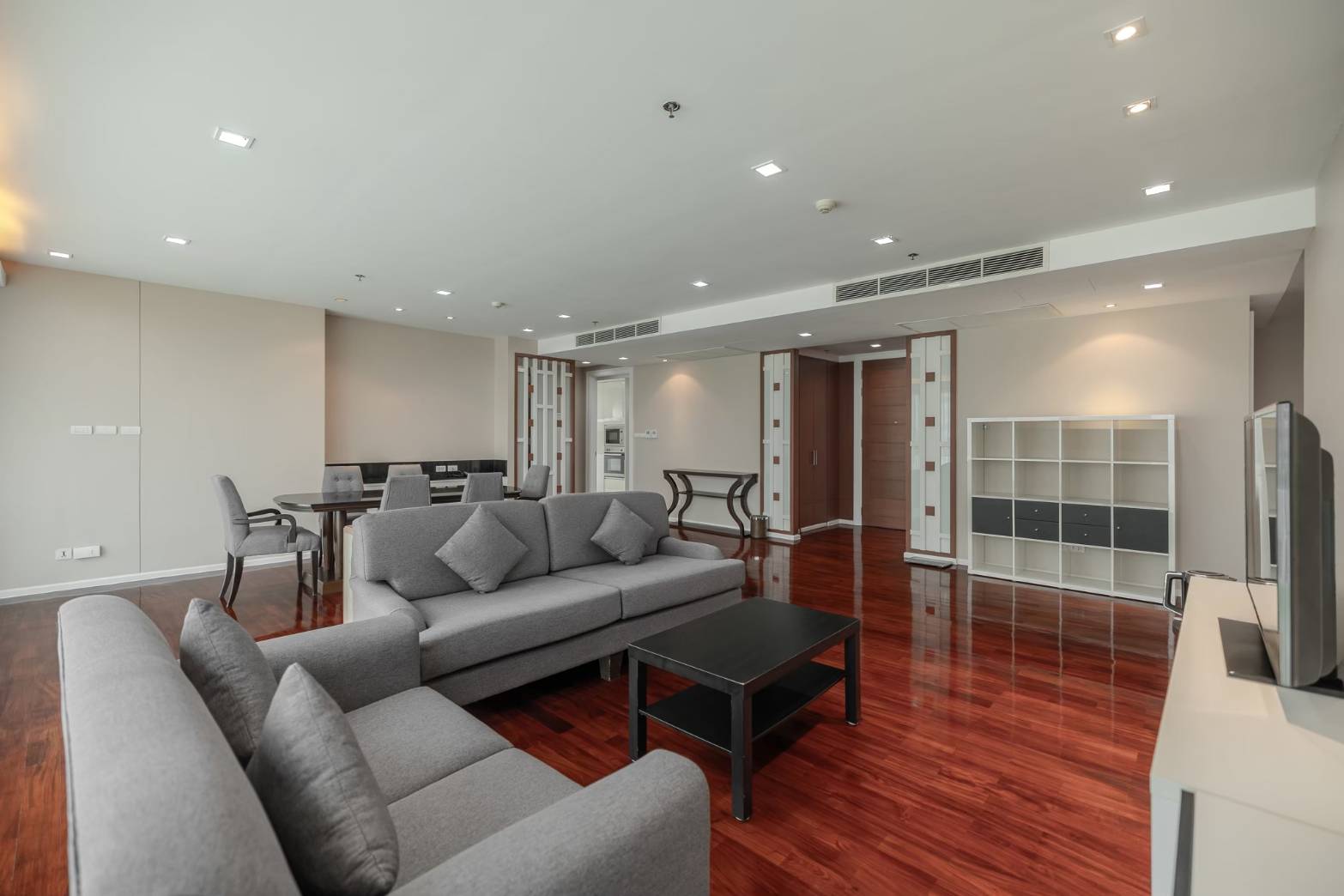 Spacious Three-Bedroom Pet Friendly with Terrace for Rent in Phrom Phong