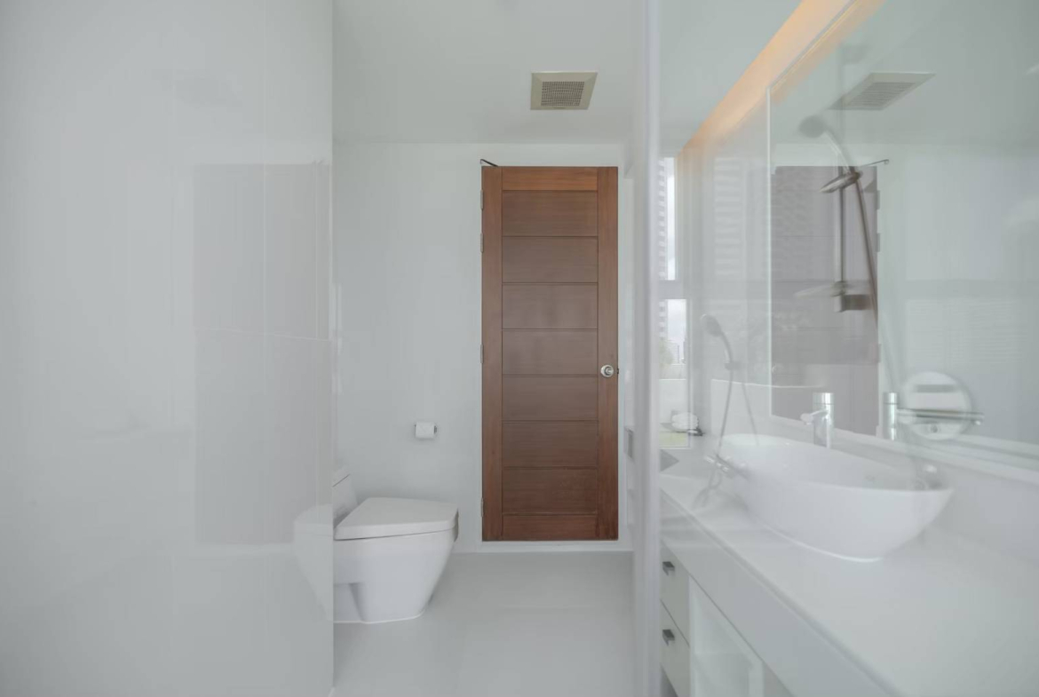 Spacious Three-Bedroom Pet Friendly with Terrace for Rent in Phrom Phong