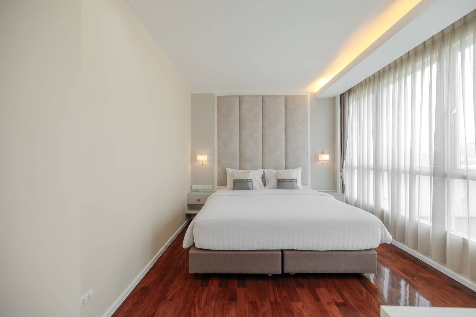 Spacious Three-Bedroom Pet Friendly with Terrace for Rent in Phrom Phong
