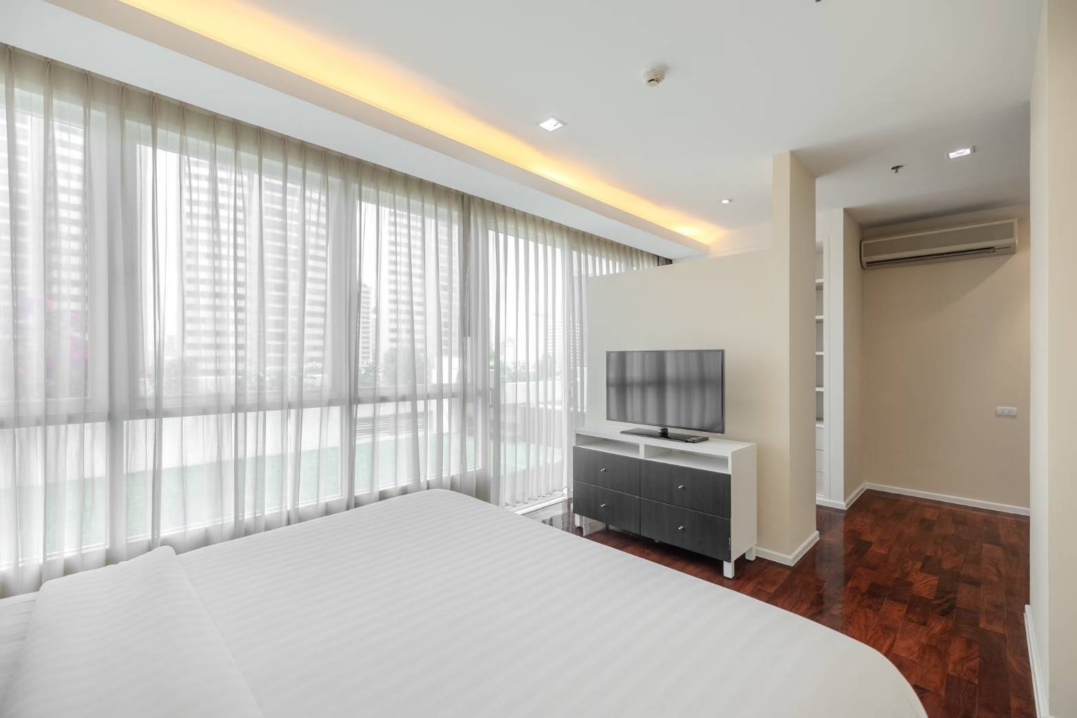 Spacious Three-Bedroom Pet Friendly with Terrace for Rent in Phrom Phong