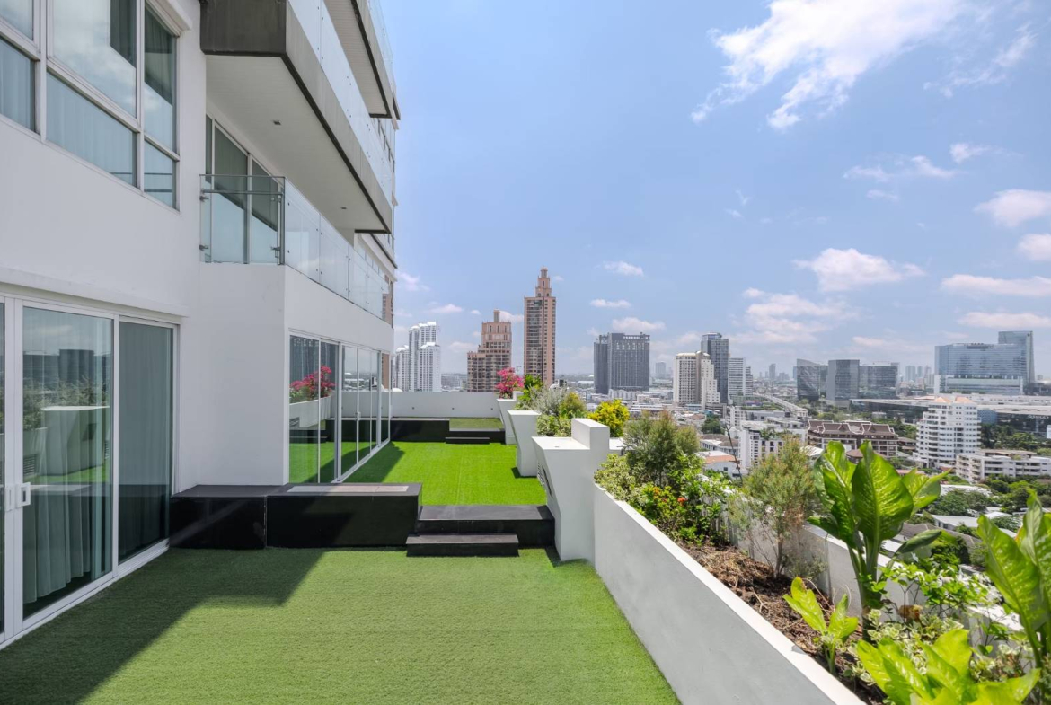 Spacious Three-Bedroom Pet Friendly with Terrace for Rent in Phrom Phong