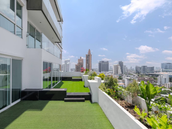Spacious Three-Bedroom Pet Friendly with Terrace for Rent in Phrom Phong