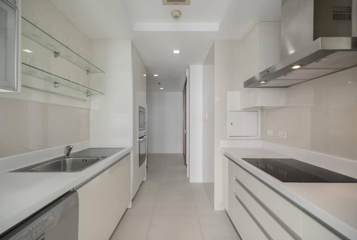 Spacious Three-Bedroom Pet Friendly with Terrace for Rent in Phrom Phong