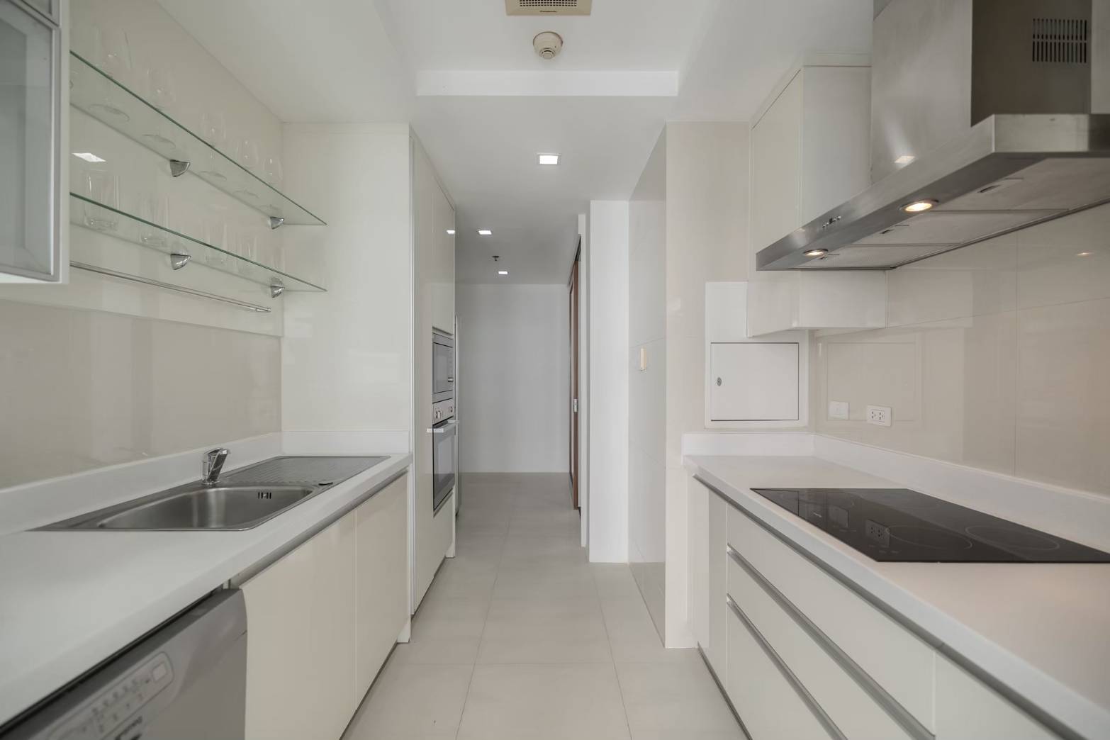 Spacious Three-Bedroom Pet Friendly with Terrace for Rent in Phrom Phong