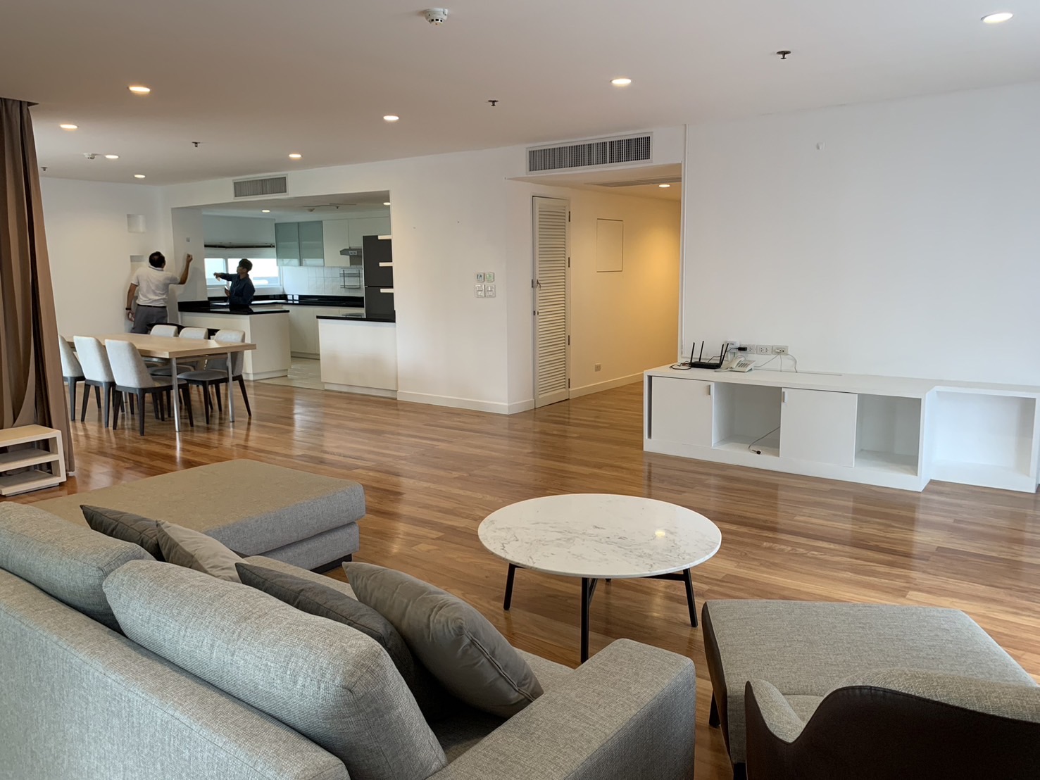 Discover a beautifully renovated 3-bedroom, 3-bathroom residence in the heart of Sukhumvit 65, Ekkamai.