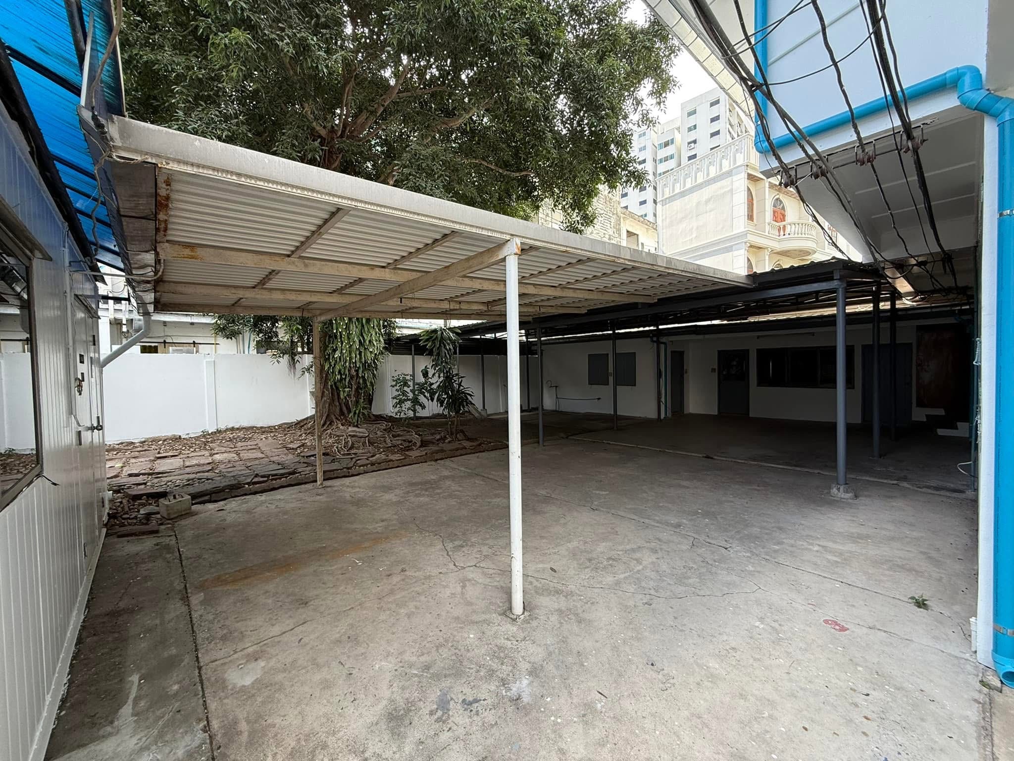 Spacious 2-Story House for Rent on Sukhumvit 63, Ekkamai