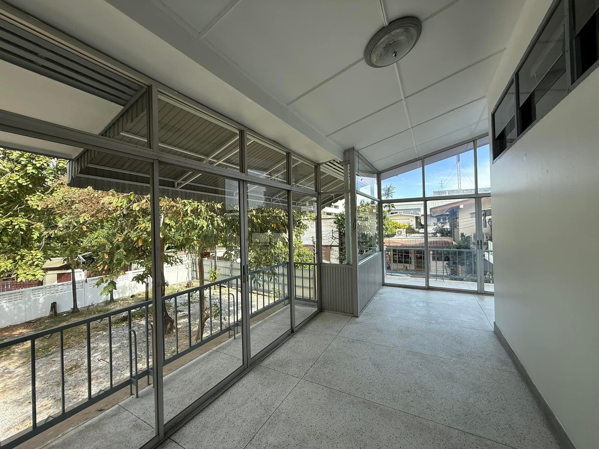 Spacious 2-Story House for Rent on Sukhumvit 63, Ekkamai