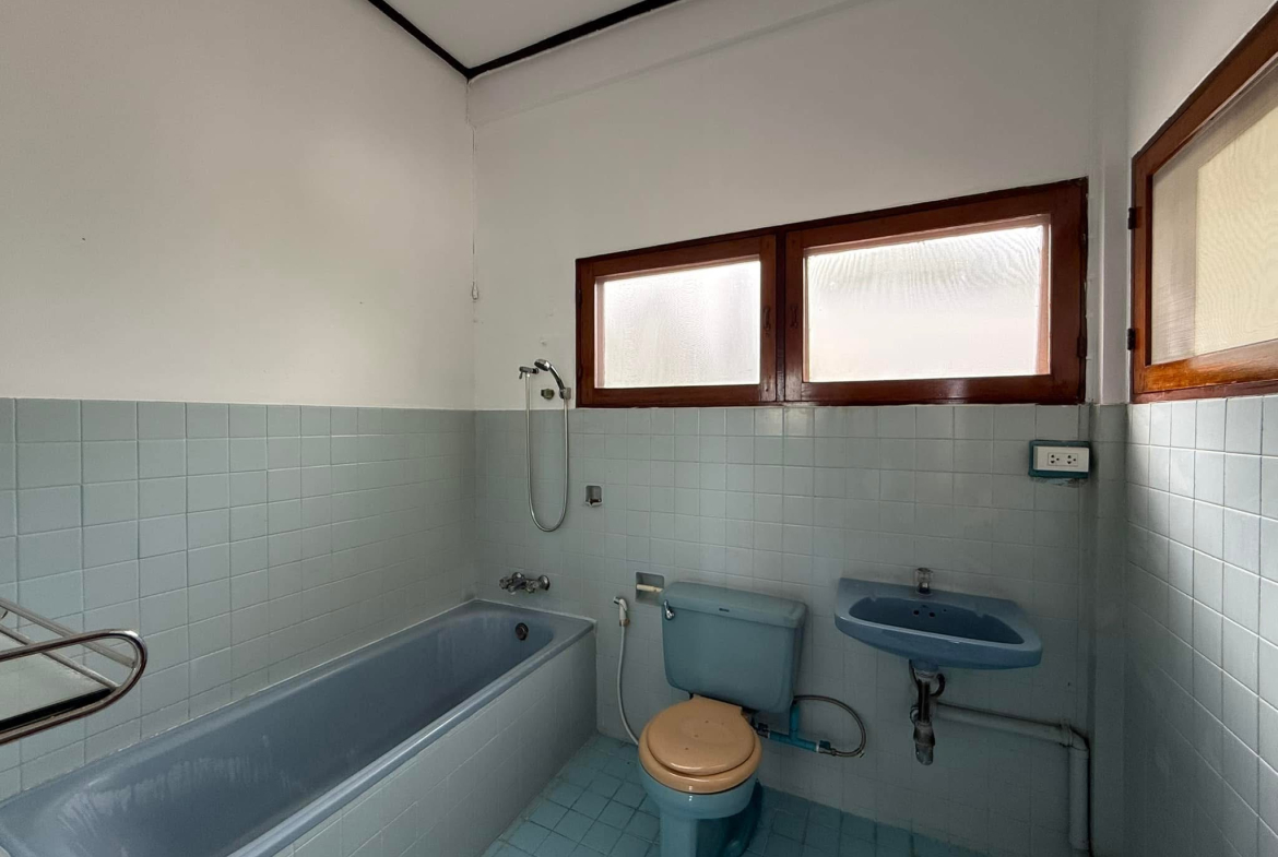 Spacious 2-Story House for Rent on Sukhumvit 63, Ekkamai