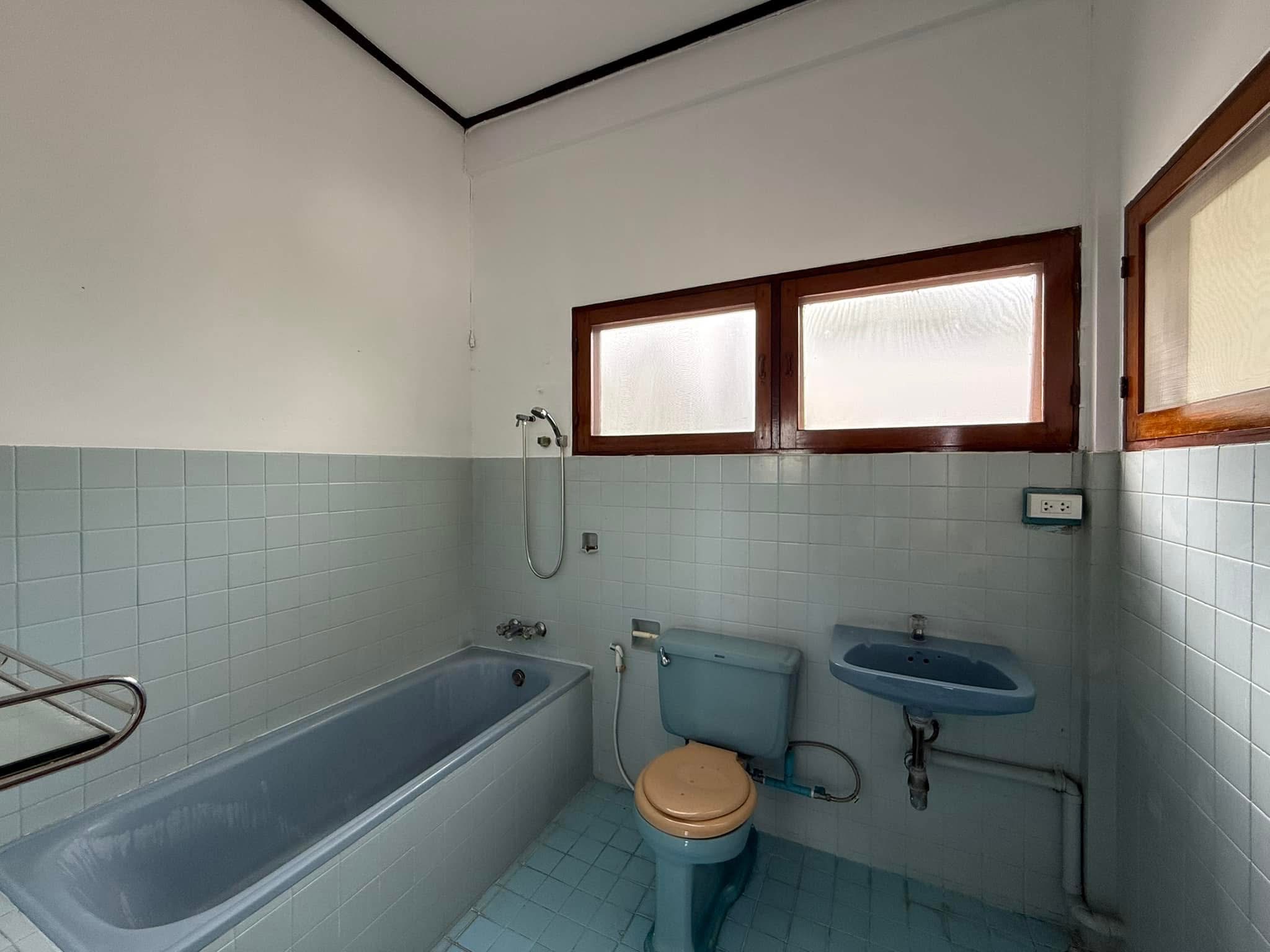 Spacious 2-Story House for Rent on Sukhumvit 63, Ekkamai