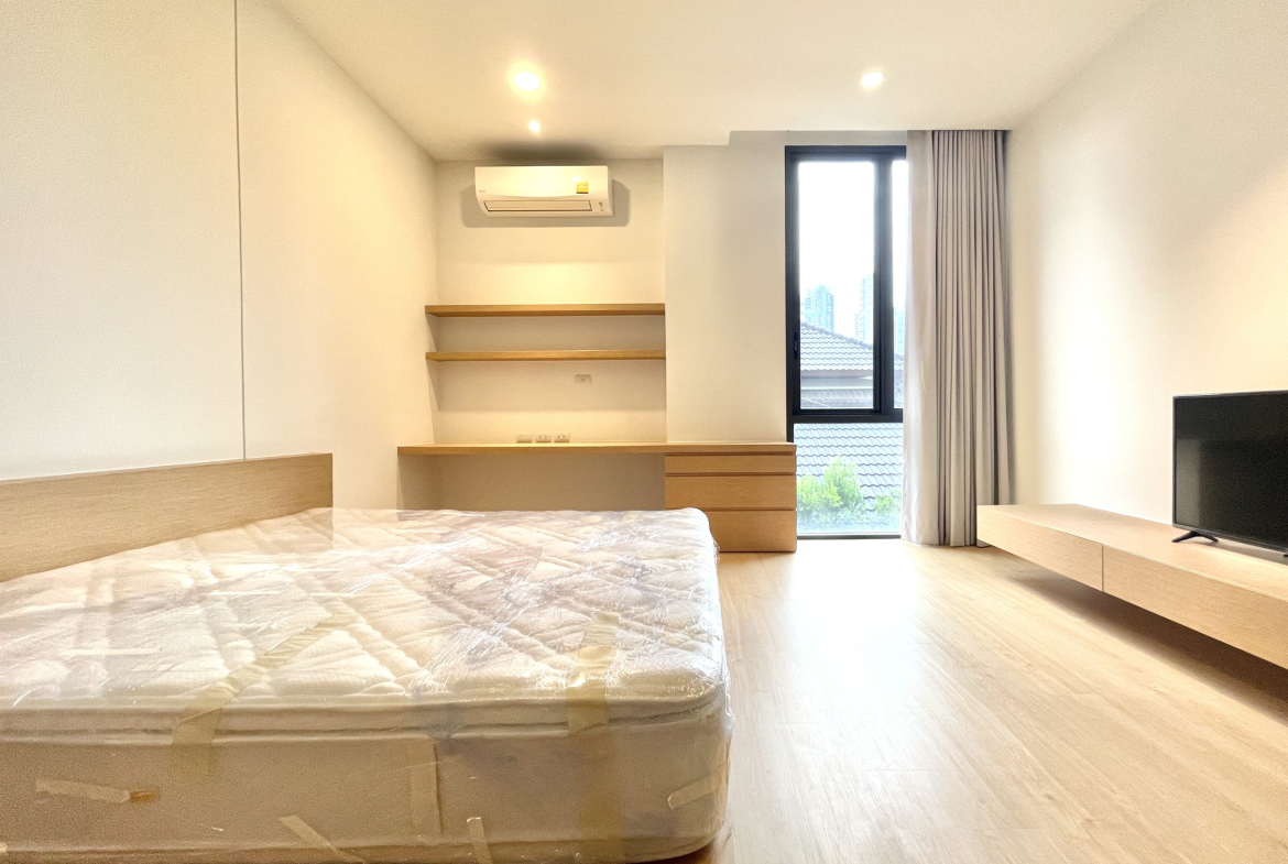 Modern 2 Bedroom, 2 Bathroom Condo for Rent in Sukhumvit 26