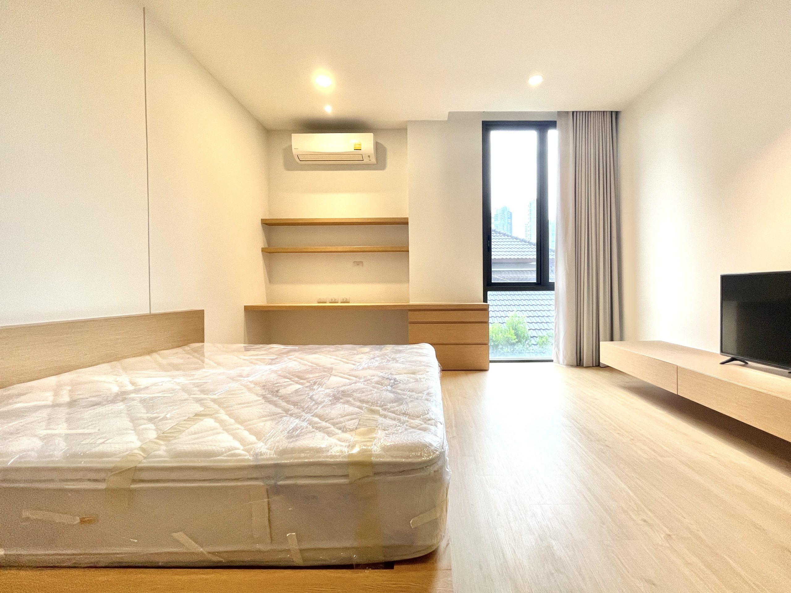 Modern 2 Bedroom, 2 Bathroom Condo for Rent in Sukhumvit 26