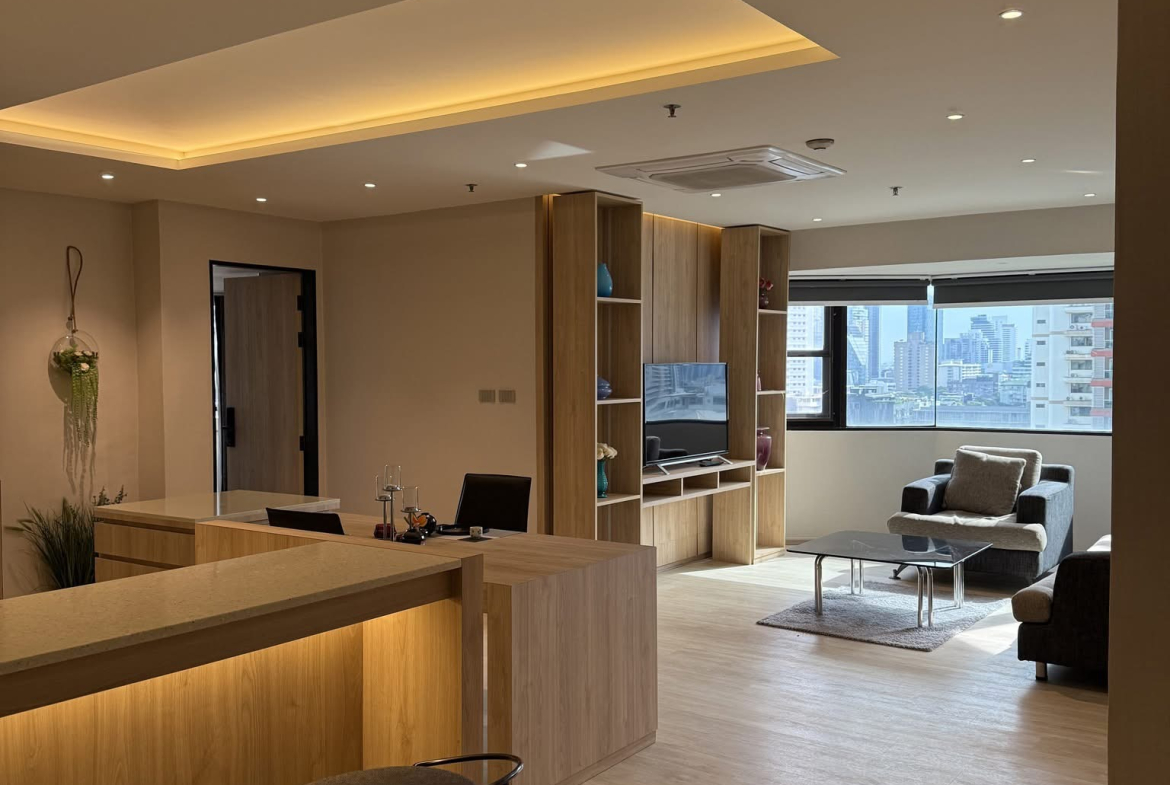 Recently Renovated Two Bedroom Condo Sukhumvit 39 near BTS Phrom Phong