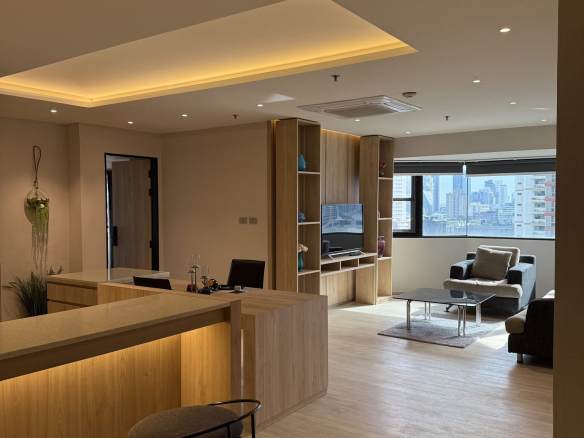 Recently Renovated Two Bedroom Condo Sukhumvit 39 near BTS Phrom Phong