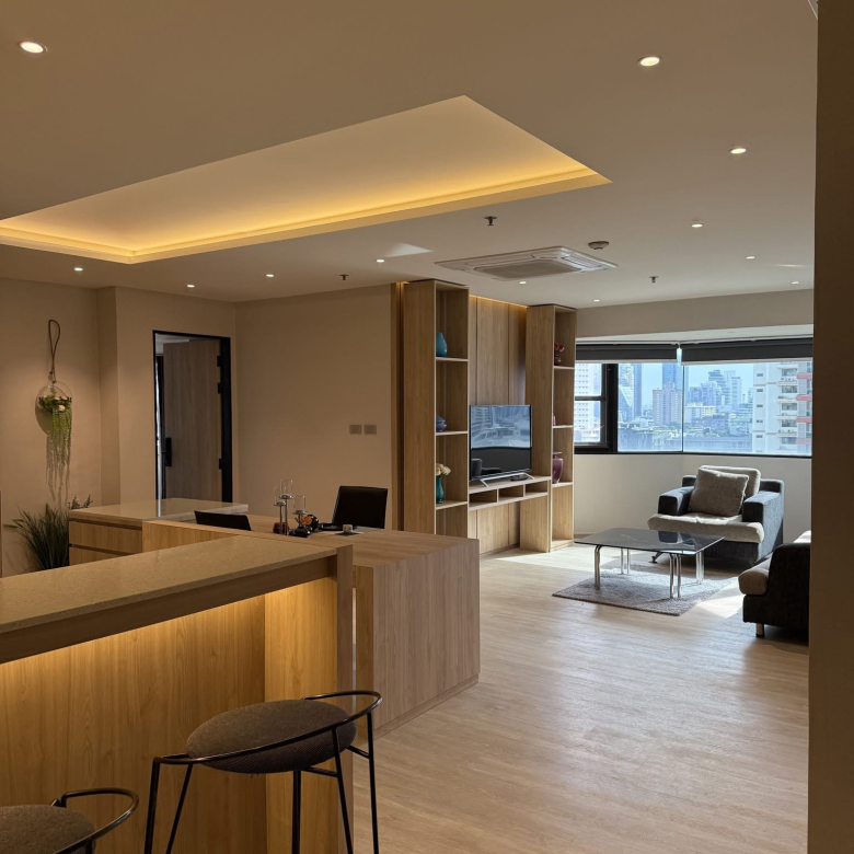 Recently Renovated Two Bedroom Condo Sukhumvit 39 near BTS Phrom Phong