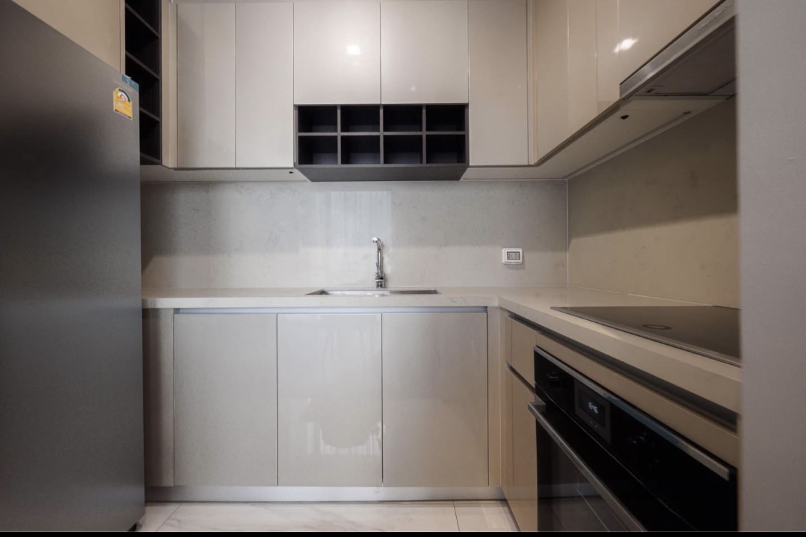 Modern two-bedroom condo for rent at LAVIQ Sukhumvit 57