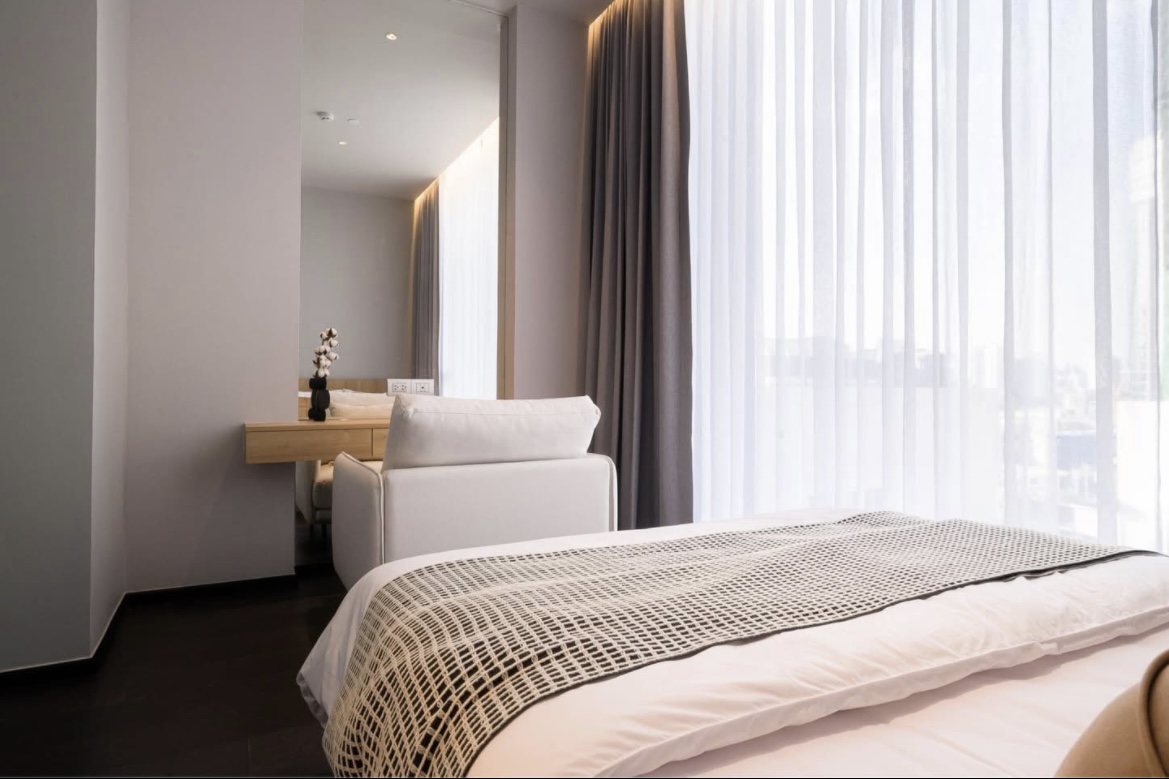 Modern two-bedroom condo for rent at LAVIQ Sukhumvit 57