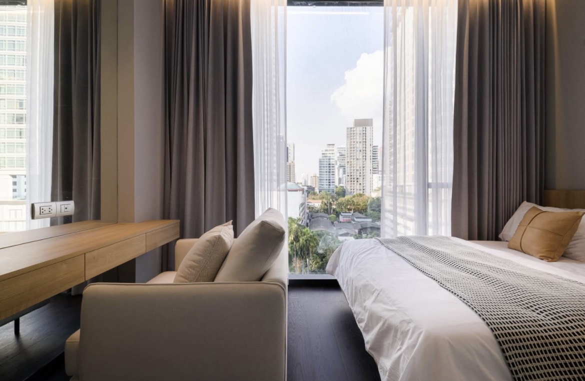 Modern two-bedroom condo for rent at LAVIQ Sukhumvit 57