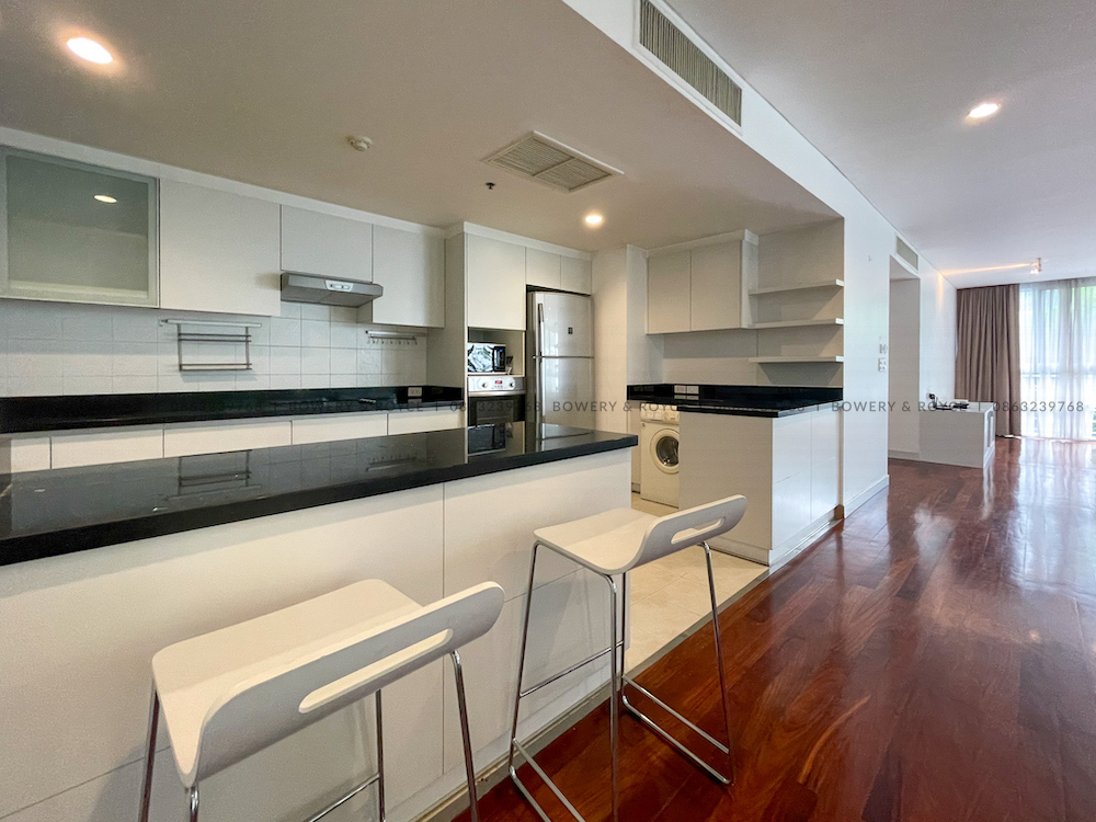 Discover a beautifully renovated 3-bedroom, 3-bathroom residence in the heart of Sukhumvit 63, Ekkamai.