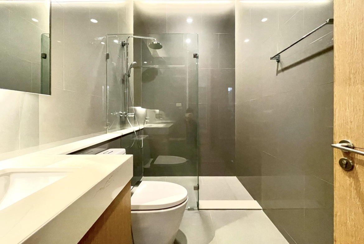 Modern 2 Bedroom, 2 Bathroom Condo for Rent in Sukhumvit 26