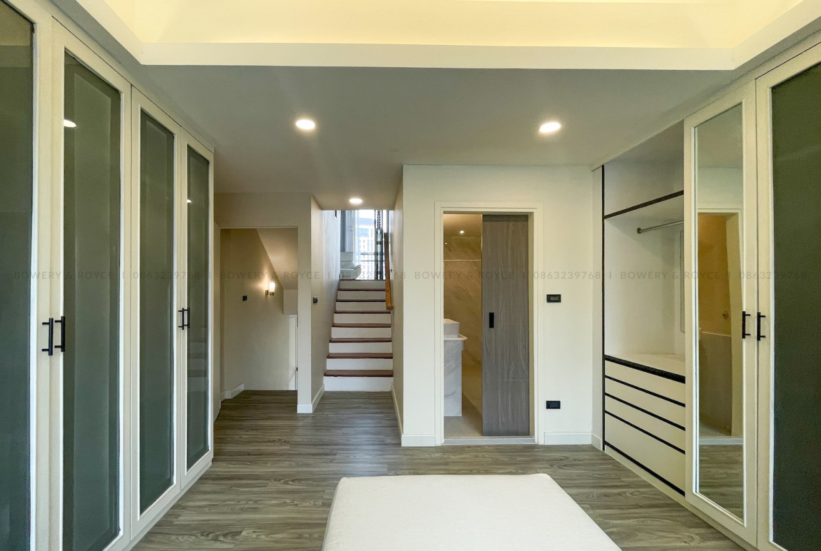 Beautiful Four-Storey Townhouse for Rent in Thong Lor