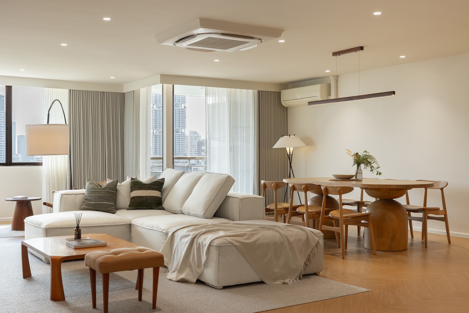 Spacious Three bedroom pet friendly condo for rent in Thong Lor