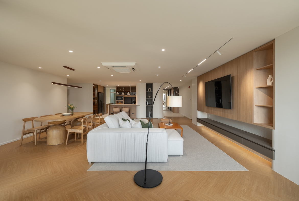 Spacious Three bedroom pet friendly condo for rent in Thong Lor