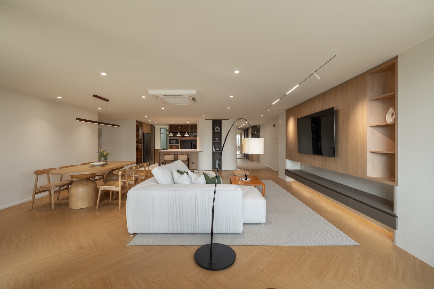 Spacious Three bedroom pet friendly condo for rent in Thong Lor