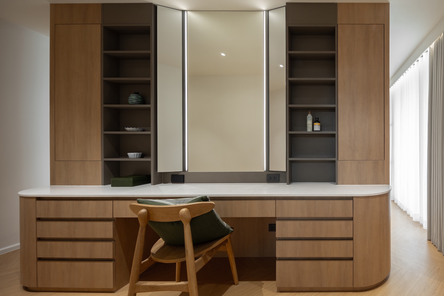 Spacious Three bedroom pet friendly condo for rent in Thong Lor