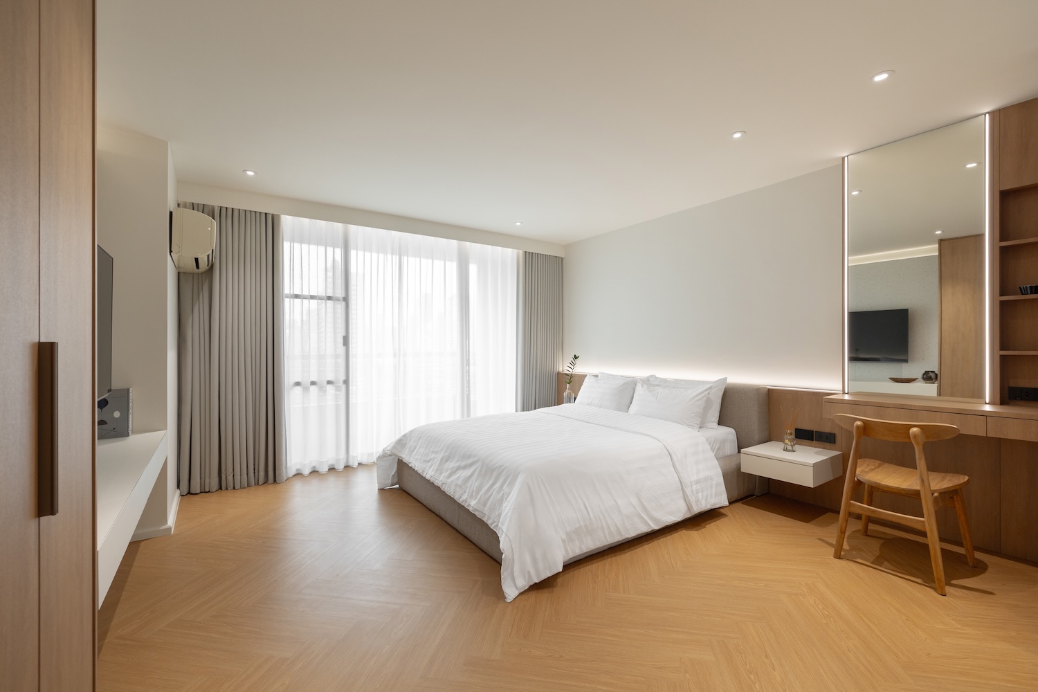 Spacious Three bedroom pet friendly condo for rent in Thong Lor
