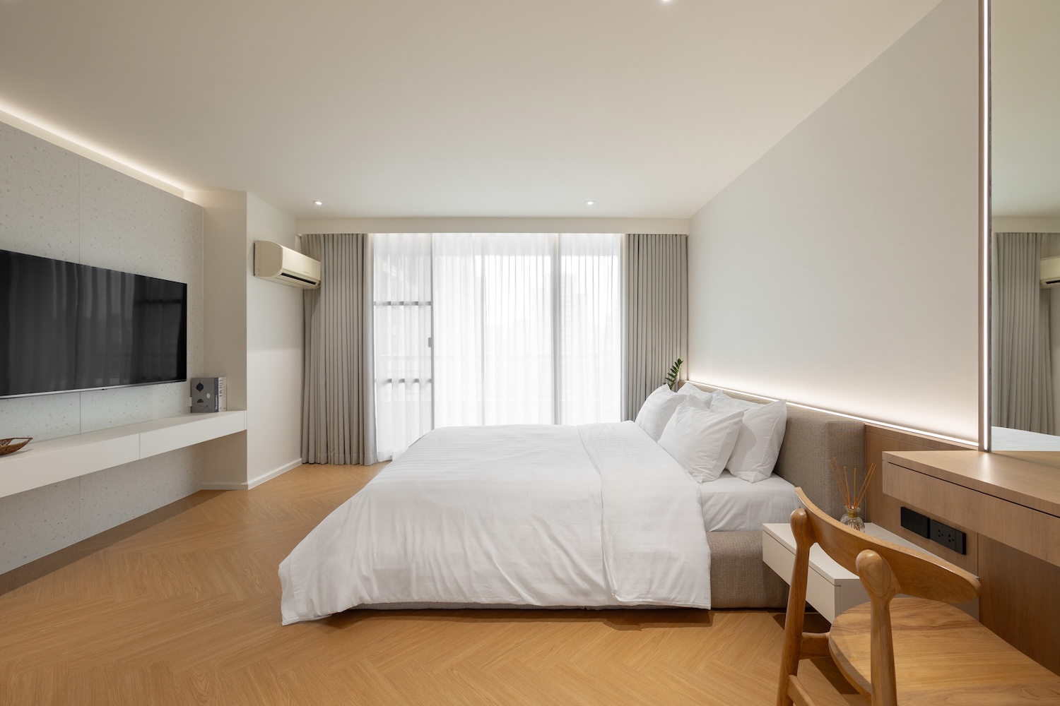 Spacious Three bedroom pet friendly condo for rent in Thong Lor