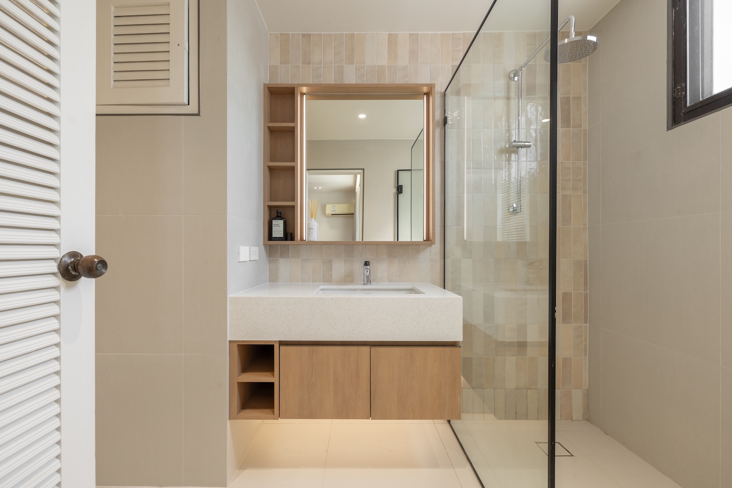Spacious Three bedroom pet friendly condo for rent in Thong Lor