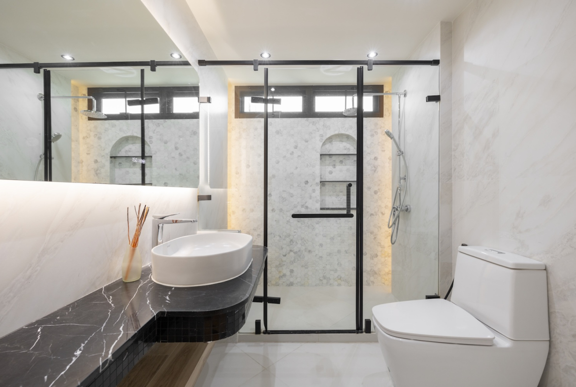 Spacious Three bedroom pet friendly condo for rent in Thong Lor