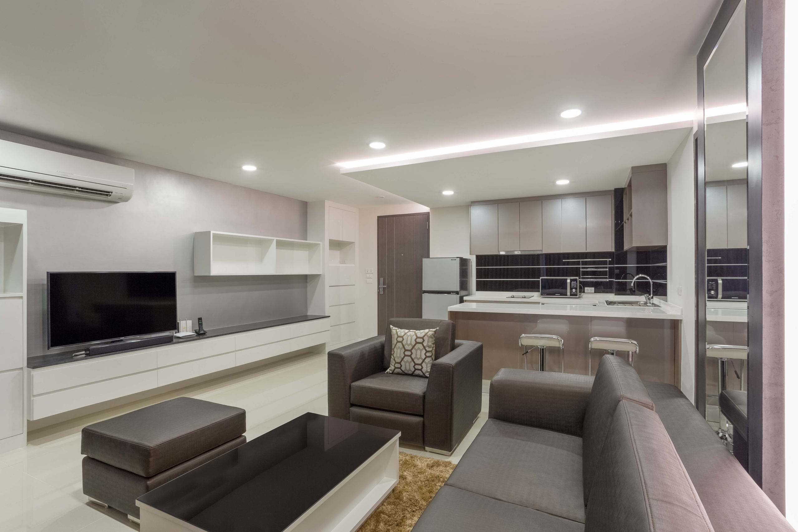 1B – Living (1) Spacious 1-Bedroom Condo for Rent in Phrom Phong, Sukhumvit 26 – Prime Location