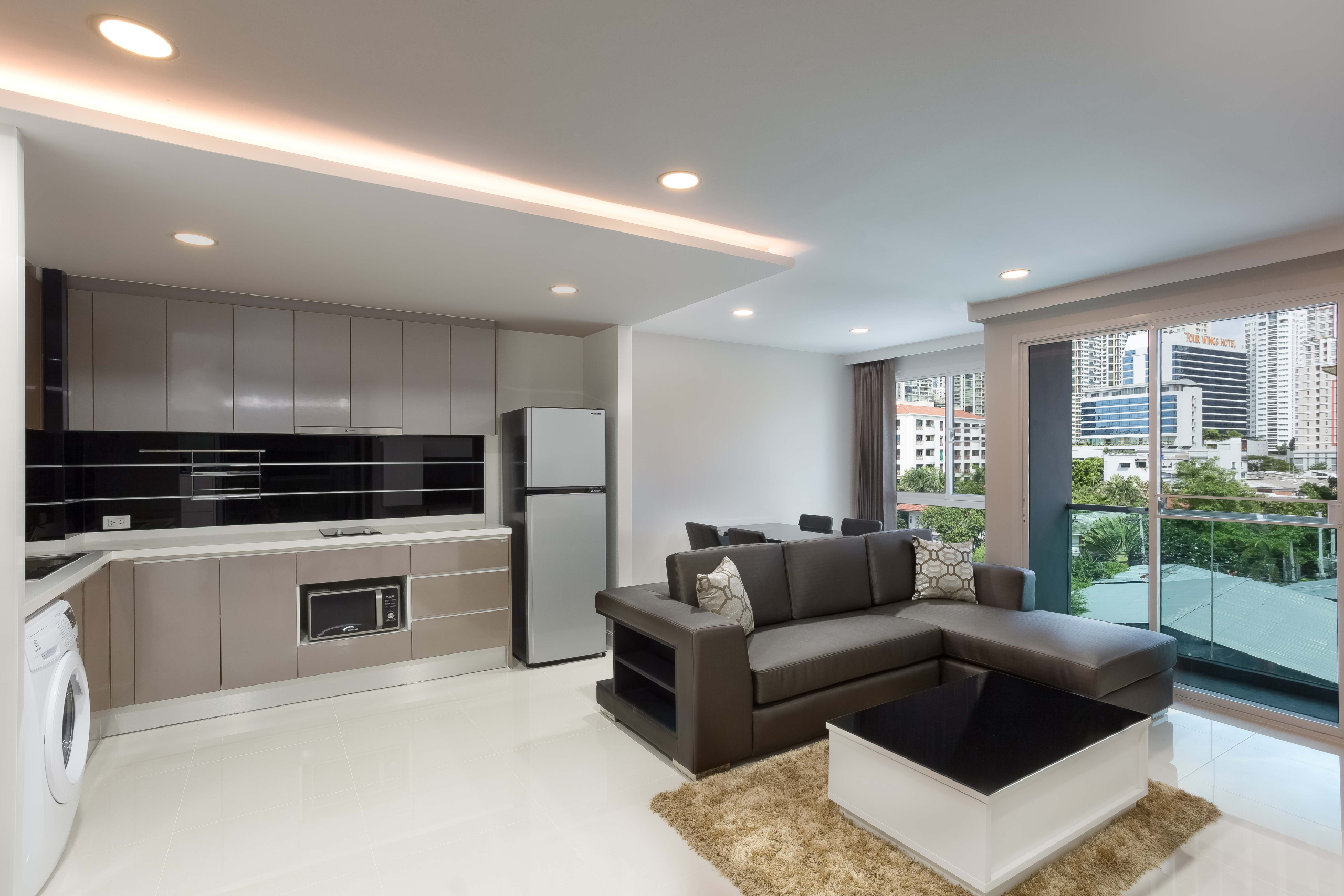 2B – Living (1) Spacious Two-Bedroom Condo for Rent in Phrom Phong, Sukhumvit 26