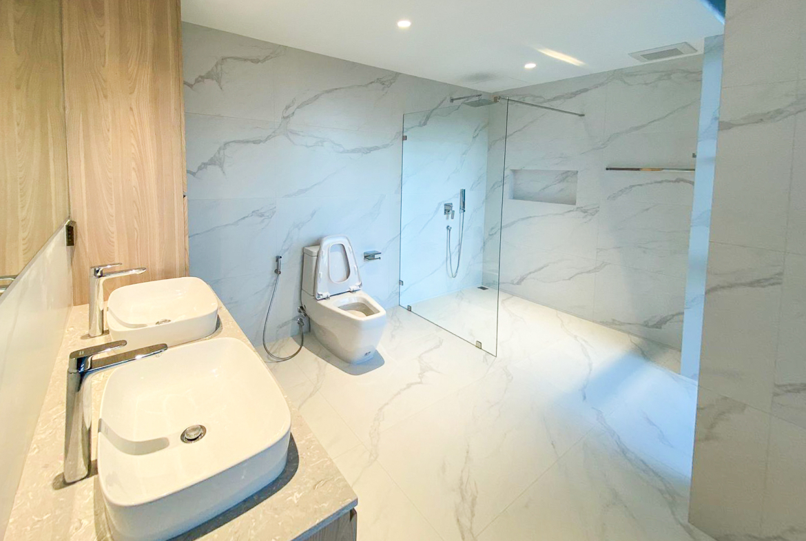 Luxury 5 Bedroom Penthouse for Rent in Phra Khanong – 375 sqm with Stunning Green Views