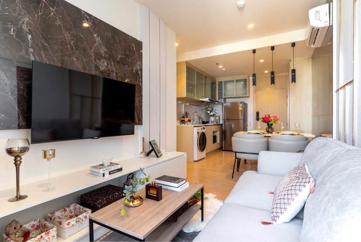 For rent: 2-bedroom, 2-bathroom condo at MARU Ekkamai 2, 55 sqm on the 12A floor. Pet-friendly. Fully furnished with luxury design. Rent: 55,000 THB (with pets) / 50,000 THB (no pets). Exceptional facilities.