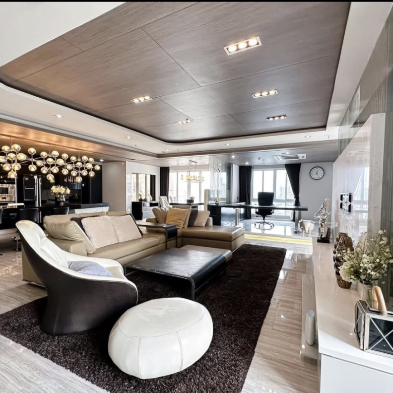 Luxury 3-bedroom penthouse for rent near BTS Asoke, 240 sqm with large walk-in closet, modern kitchen, office space, city view balconies, and premium facilities. 150,000 THB/month.