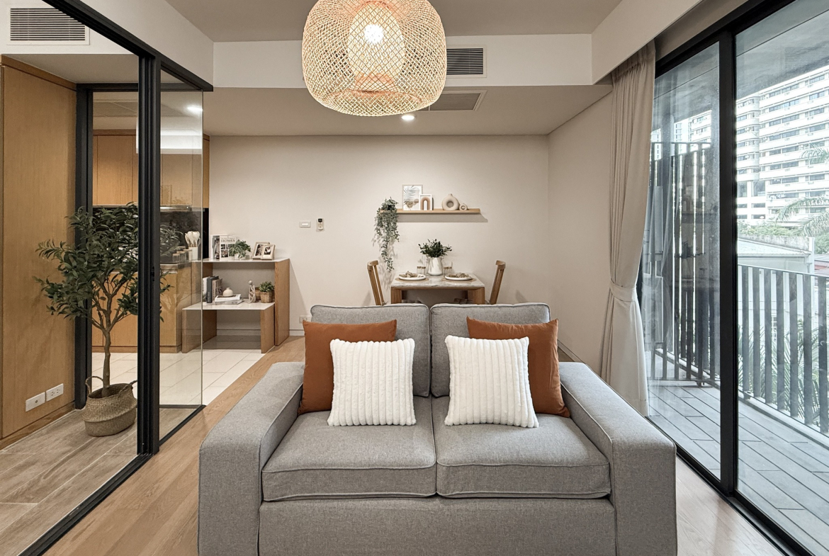 Stylish 1-bedroom condo for rent at Siamese Gioia Sukhumvit 31. 50 sqm with Japanese bathtub, full kitchen, and modern decor. Great location near Phrom Phong BTS. Rent: 26,000 THB/month.
