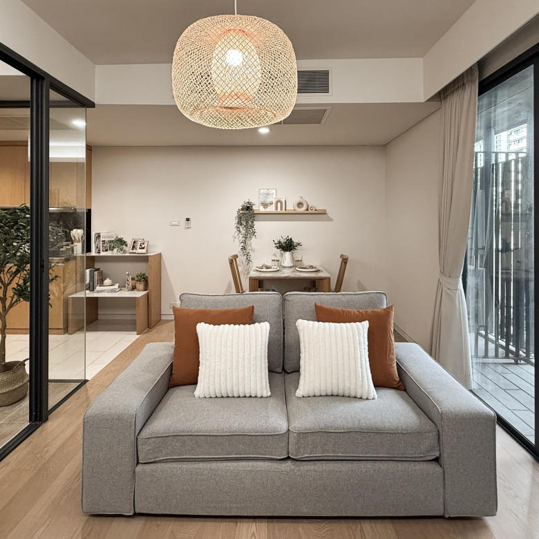 Stylish 1-bedroom condo for rent at Siamese Gioia Sukhumvit 31. 50 sqm with Japanese bathtub, full kitchen, and modern decor. Great location near Phrom Phong BTS. Rent: 26,000 THB/month.
